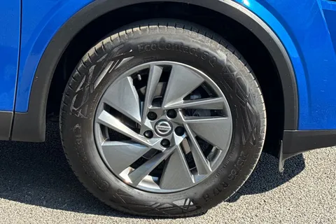 DC22HVR Nissan Qashqai 1.3 DIG-T MHEV Acenta Premium XTRON Euro 6 (s/s) 5dr Thumbnail #12