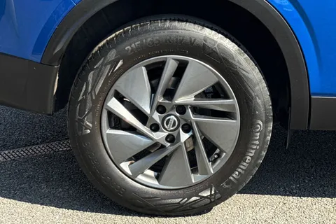 DC22HVR Nissan Qashqai 1.3 DIG-T MHEV Acenta Premium XTRON Euro 6 (s/s) 5dr Thumbnail #13