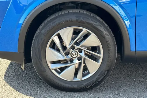 DC22HVR Nissan Qashqai 1.3 DIG-T MHEV Acenta Premium XTRON Euro 6 (s/s) 5dr Thumbnail #15