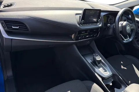 DC22HVR Nissan Qashqai 1.3 DIG-T MHEV Acenta Premium XTRON Euro 6 (s/s) 5dr Thumbnail #16