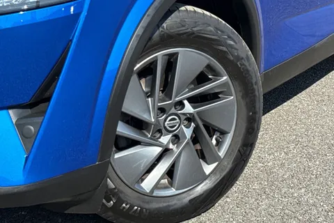 DC22HVR Nissan Qashqai 1.3 DIG-T MHEV Acenta Premium XTRON Euro 6 (s/s) 5dr Thumbnail #28