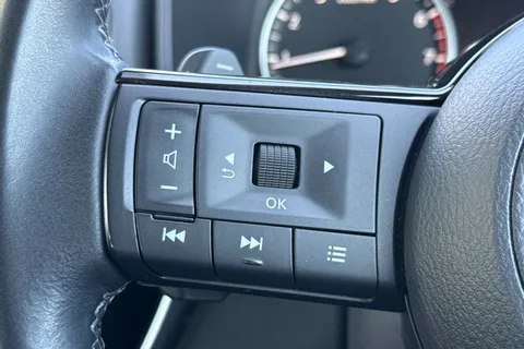 DC22HVR Nissan Qashqai 1.3 DIG-T MHEV Acenta Premium XTRON Euro 6 (s/s) 5dr Thumbnail #35