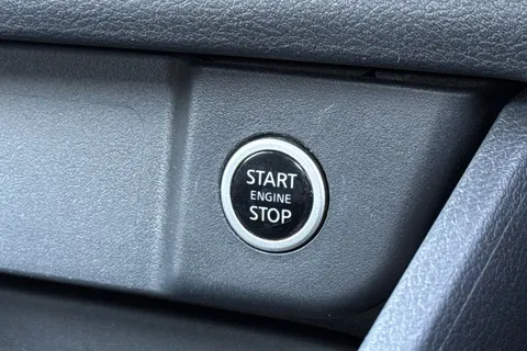 DC22HVR Nissan Qashqai 1.3 DIG-T MHEV Acenta Premium XTRON Euro 6 (s/s) 5dr Thumbnail #39