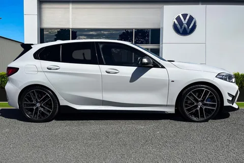 NA22ONJ BMW 1 Series 2.0 M135i Auto xDrive Euro 6 (s/s) 5dr Thumbnail #4