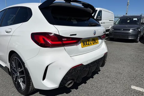 NA22ONJ BMW 1 Series 2.0 M135i Auto xDrive Euro 6 (s/s) 5dr Thumbnail #8