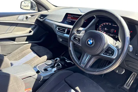 NA22ONJ BMW 1 Series 2.0 M135i Auto xDrive Euro 6 (s/s) 5dr Thumbnail #14