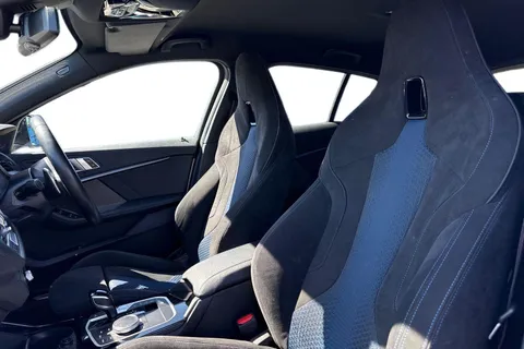 NA22ONJ BMW 1 Series 2.0 M135i Auto xDrive Euro 6 (s/s) 5dr Thumbnail #16