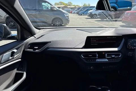 NA22ONJ BMW 1 Series 2.0 M135i Auto xDrive Euro 6 (s/s) 5dr Thumbnail #20