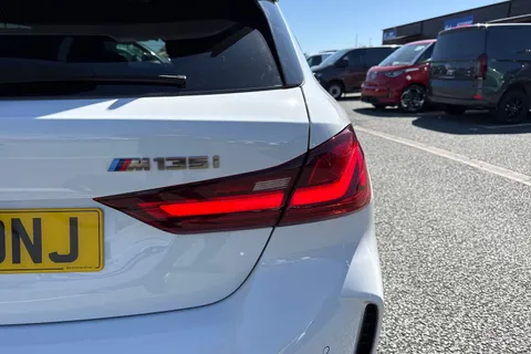 NA22ONJ BMW 1 Series 2.0 M135i Auto xDrive Euro 6 (s/s) 5dr Thumbnail #26