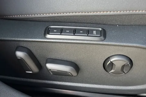 KW75TNK CUPRA Leon 1.5 eTSI 150 V3 5dr DSG Thumbnail #31