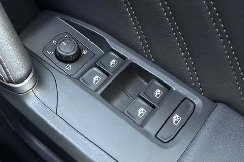 KW75TNK CUPRA Leon 1.5 eTSI 150 V3 5dr DSG Thumbnail #34