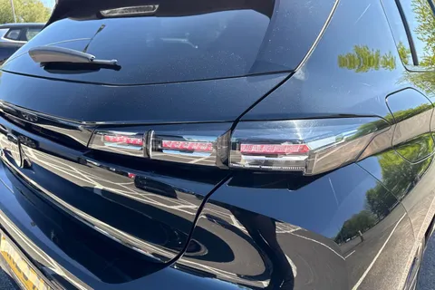 MK23XNA PEUGEOT 308 1.2 PureTech Allure Premium EAT Euro 6 (s/s) 5dr Thumbnail #7