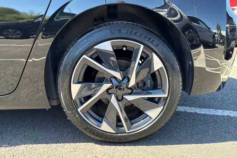 MK23XNA PEUGEOT 308 1.2 PureTech Allure Premium EAT Euro 6 (s/s) 5dr Thumbnail #11