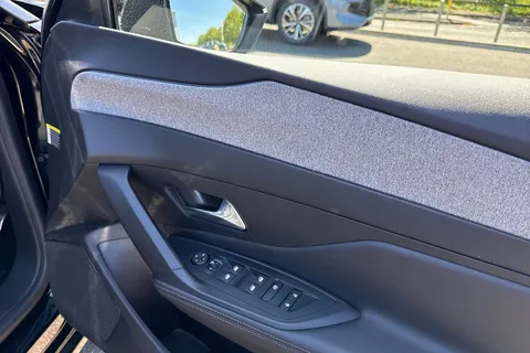 MK23XNA PEUGEOT 308 1.2 PureTech Allure Premium EAT Euro 6 (s/s) 5dr Thumbnail #20