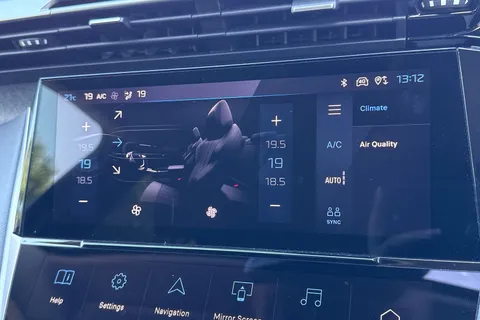 MK23XNA PEUGEOT 308 1.2 PureTech Allure Premium EAT Euro 6 (s/s) 5dr Thumbnail #21