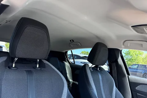 MK23XNA PEUGEOT 308 1.2 PureTech Allure Premium EAT Euro 6 (s/s) 5dr Thumbnail #23