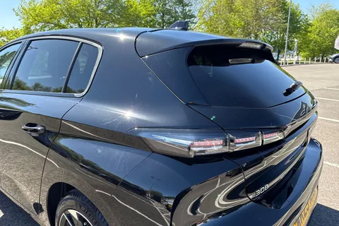 MK23XNA PEUGEOT 308 1.2 PureTech Allure Premium EAT Euro 6 (s/s) 5dr Thumbnail #30