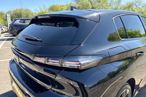 MK23XNA PEUGEOT 308 1.2 PureTech Allure Premium EAT Euro 6 (s/s) 5dr Thumbnail #31