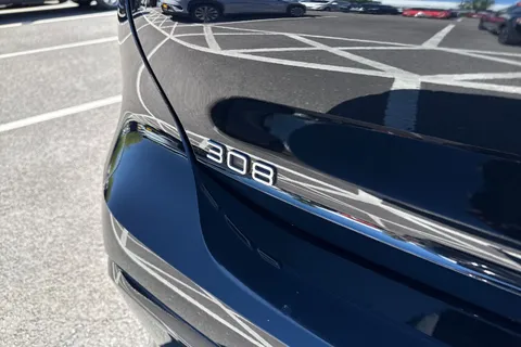 MK23XNA PEUGEOT 308 1.2 PureTech Allure Premium EAT Euro 6 (s/s) 5dr Thumbnail #32