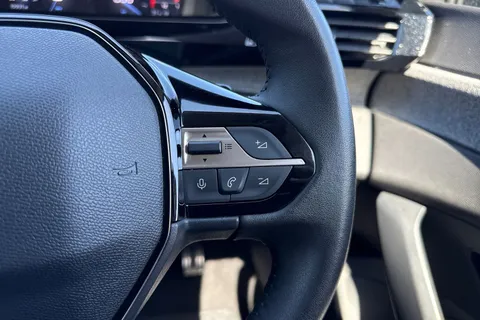 MK23XNA PEUGEOT 308 1.2 PureTech Allure Premium EAT Euro 6 (s/s) 5dr Thumbnail #39