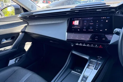 MK23XNA PEUGEOT 308 1.2 PureTech Allure Premium EAT Euro 6 (s/s) 5dr Thumbnail #41