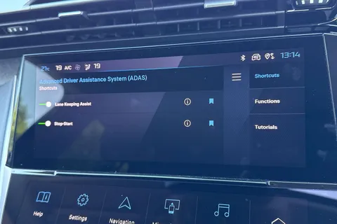 MK23XNA PEUGEOT 308 1.2 PureTech Allure Premium EAT Euro 6 (s/s) 5dr Thumbnail #48