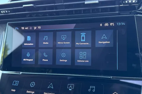 MK23XNA PEUGEOT 308 1.2 PureTech Allure Premium EAT Euro 6 (s/s) 5dr Thumbnail #50