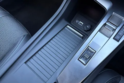 MK23XNA PEUGEOT 308 1.2 PureTech Allure Premium EAT Euro 6 (s/s) 5dr Thumbnail #55