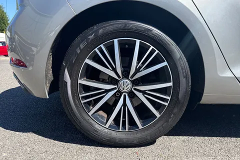 AP18HUY Volkswagen Golf 1.5 TSI EVO SE [Nav] 5dr Thumbnail #6