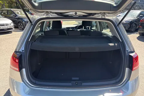 AP18HUY Volkswagen Golf 1.5 TSI EVO SE [Nav] 5dr Thumbnail #9