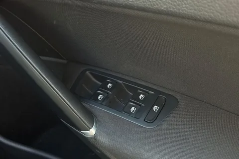 AP18HUY Volkswagen Golf 1.5 TSI EVO SE [Nav] 5dr Thumbnail #17