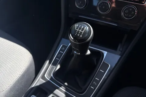 AP18HUY Volkswagen Golf 1.5 TSI EVO SE [Nav] 5dr Thumbnail #19