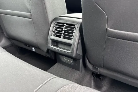  Volkswagen Golf 1.5 TSI Life Euro 6 (s/s) 5dr Thumbnail #28