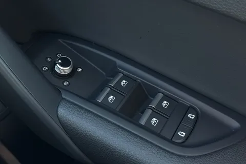 AU21PVN Audi Q5 Sport 40 TDI quattro 204 PS S tronic Thumbnail #44