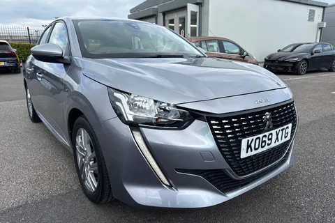 9 of 65 for PEUGEOT 208 1.2 PureTech Active Euro 6 (s/s) 5dr