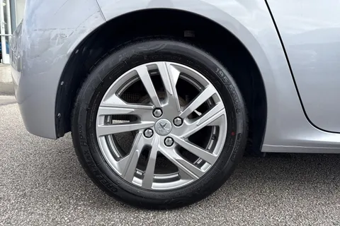 11 of 65 for PEUGEOT 208 1.2 PureTech Active Euro 6 (s/s) 5dr