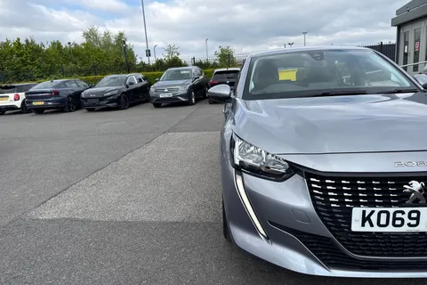 25 of 65 for PEUGEOT 208 1.2 PureTech Active Euro 6 (s/s) 5dr