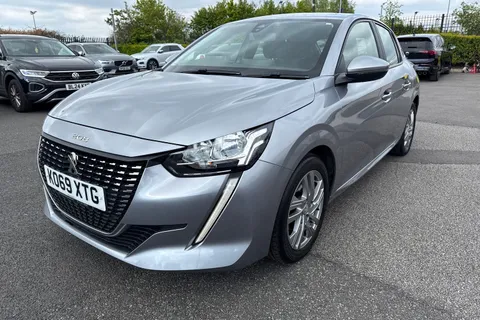 27 of 65 for PEUGEOT 208 1.2 PureTech Active Euro 6 (s/s) 5dr