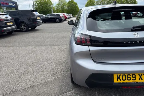 33 of 65 for PEUGEOT 208 1.2 PureTech Active Euro 6 (s/s) 5dr