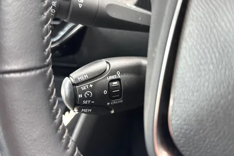38 of 65 for PEUGEOT 208 1.2 PureTech Active Euro 6 (s/s) 5dr