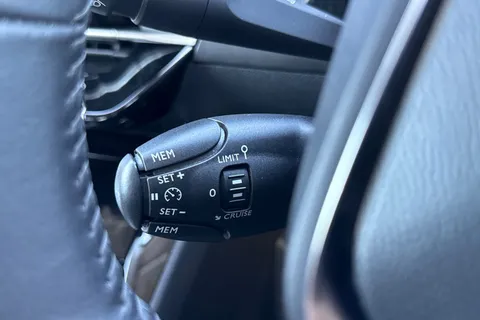 MW72NEN PEUGEOT e-208 50kWh Allure Premium + Auto 5dr (7kW Charger) Thumbnail #40