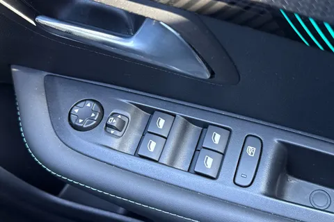 MW72NEN PEUGEOT e-208 50kWh Allure Premium + Auto 5dr (7kW Charger) Thumbnail #41