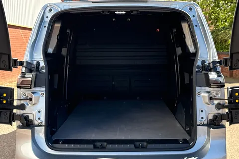 KY74PZO Volkswagen Id. Buzz Cargo 256PS Commerce 79kWh Auto-Towpack Thumbnail #8
