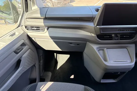 19 of 53 for VOLKSWAGEN TRANSPORTER 2.0 TDI 150 Commerce Pro Kombi Van Auto