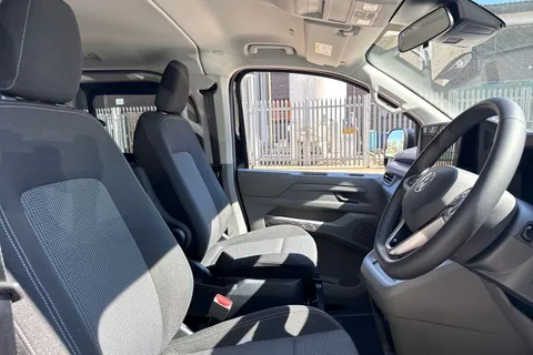 23 of 53 for VOLKSWAGEN TRANSPORTER 2.0 TDI 150 Commerce Pro Kombi Van Auto