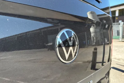 28 of 53 for VOLKSWAGEN TRANSPORTER 2.0 TDI 150 Commerce Pro Kombi Van Auto