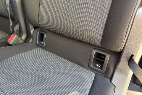 33 of 53 for VOLKSWAGEN TRANSPORTER 2.0 TDI 150 Commerce Pro Kombi Van Auto