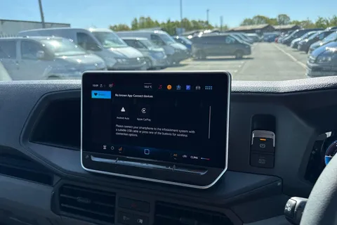 CX25LBE Volkswagen Crafter 2.0 TDI 140PS Commerce High Roof Van Thumbnail #12