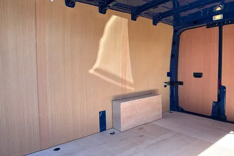 CX25LBE Volkswagen Crafter 2.0 TDI 140PS Commerce High Roof Van Thumbnail #14