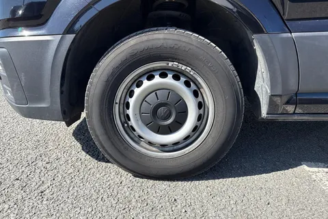 CX74ZFH Volkswagen Crafter 2.0 TDI 140PS Commerce Plus High Roof Van Thumbnail #7